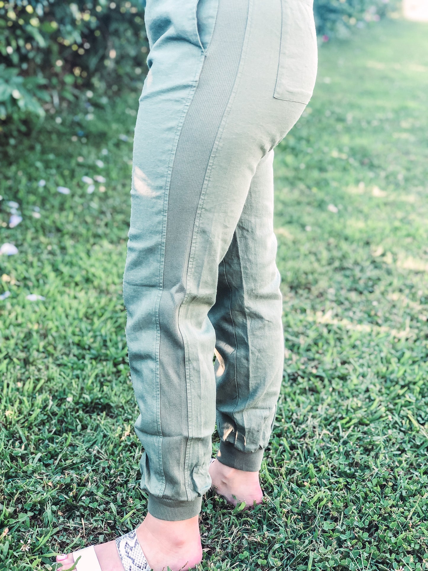 On The Sideline Linen Jogger | Olive