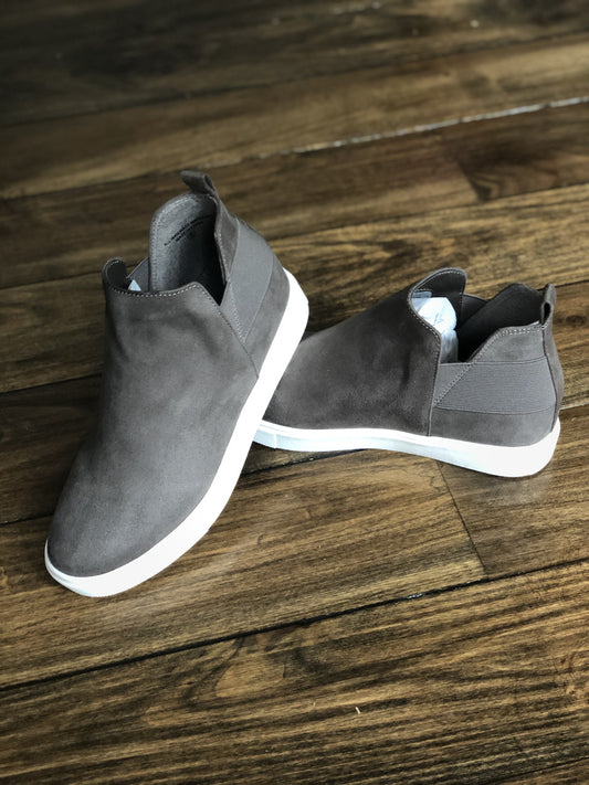 The Dianne Sneaker-Gray